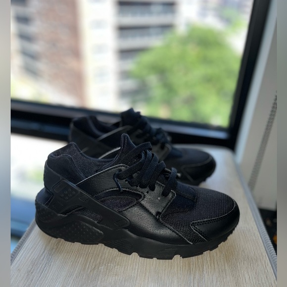 Youth Black Huarache sneakers - Picture 7 of 7
